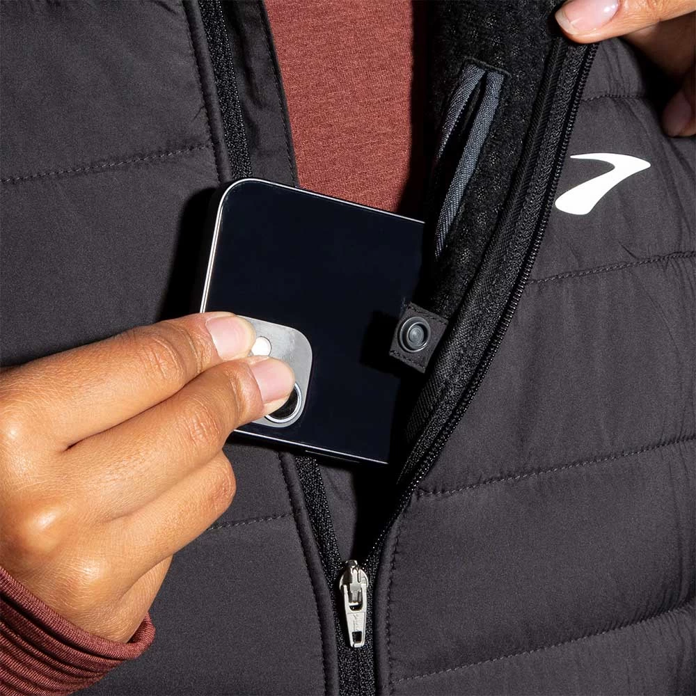 BROOKS Women's Shield Hybrid Vest 2.0 - Black 4 BROOKS Women's Shield Hybrid Vest 2.0 - Black - Image 4