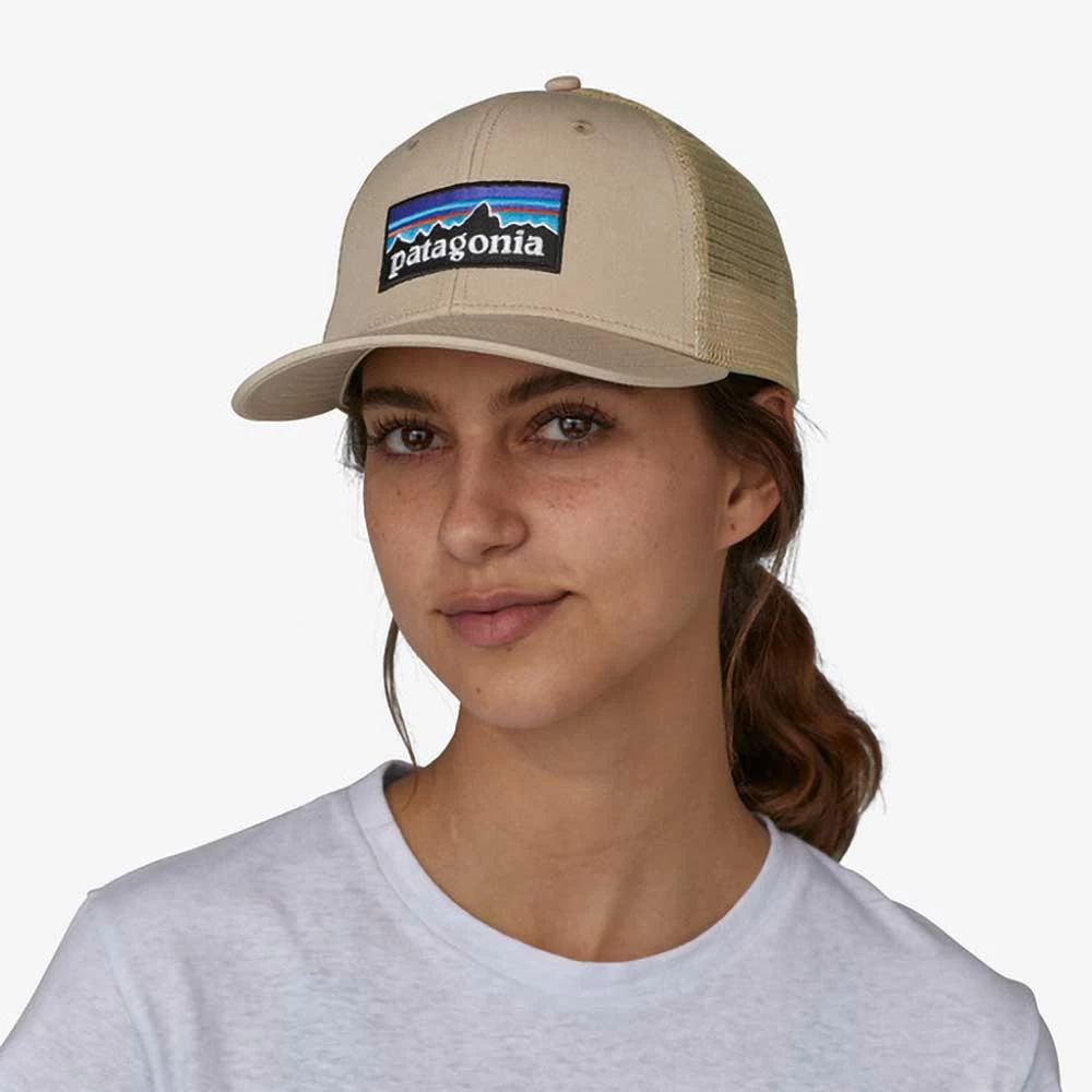 Patagonia Unisex P-6 Logo Trucker Hat - Oar Tan W/ Classic Tan 2 Patagonia Unisex P-6 Logo Trucker Hat - Oar Tan W/ Classic Tan - Image 2