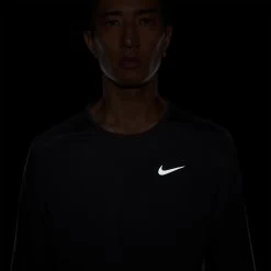 Men's Nike Dri-FIT Miler Long Sleeve Running Top - Black/Reflective Silver -Sportswear Sales Store DD4576 010 PHSYM004 2000