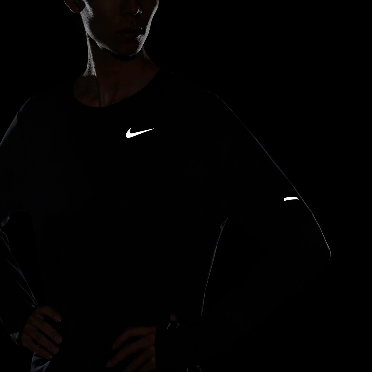 Men's Nike Dri-FIT Element Running Crew - Black/Reflective Silver 4 Men's Nike Dri-FIT Element Running Crew - Black/Reflective Silver - Image 4