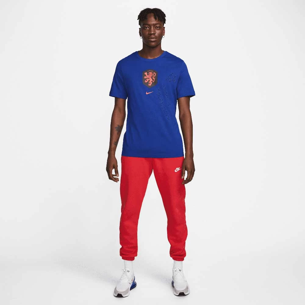 Nike Netherlands KNVB Crest WC22 Tee - Deep Royal Blue 1 Nike Netherlands KNVB Crest WC22 Tee - Deep Royal Blue