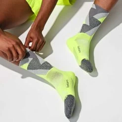 Feetures Unisex Elite Light Cushion Mini Crew Sock - Peak Lightening -Sportswear Sales Store Lightning3 1024x1024 3e91b23a e186 4afe 855c 28ebbfd4f1ec