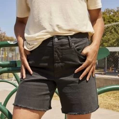 Women's Balsam Seeded Cutoff Short - Washed Black -Sportswear Sales Store T1312304 WASHED BLACK 5 700x 6dc8d62a 521e 47f2 ae56 a2800f956233