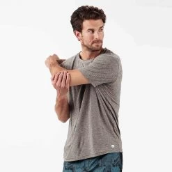 Vuori Men's Strato Tech T-Shirt - Heather Grey -Sportswear Sales Store V126HTG 3 800x 04e77809 1775 4314 bda9 32e3149bfe9a