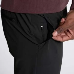 Vuori Men's Fleet Jogger Pant - Black -Sportswear Sales Store V444BLK SP23 M ECOMM PANTS 02377new 1200x crop center jpg