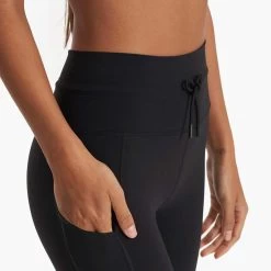 Vuori Women's Daily Pocket Legging - Black 9 Vuori Women's Daily Pocket Legging - Black -Sportswear Sales Store VW490BLK FA22 W ECOMM BOTTOM 3268