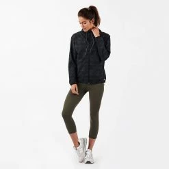 Vuori Women's Outdoor Trainer Shell Jacket - Black Camo 6 Vuori Women's Outdoor Trainer Shell Jacket - Black Camo -Sportswear Sales Store VW501BCM 2 1340x 9f2486bf cf28 443f 876c 0786e8d9903a